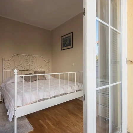 Beneta With Garage Apartmán *