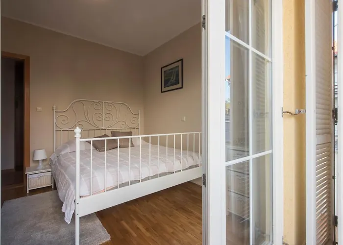 Beneta With Garage Apartman *