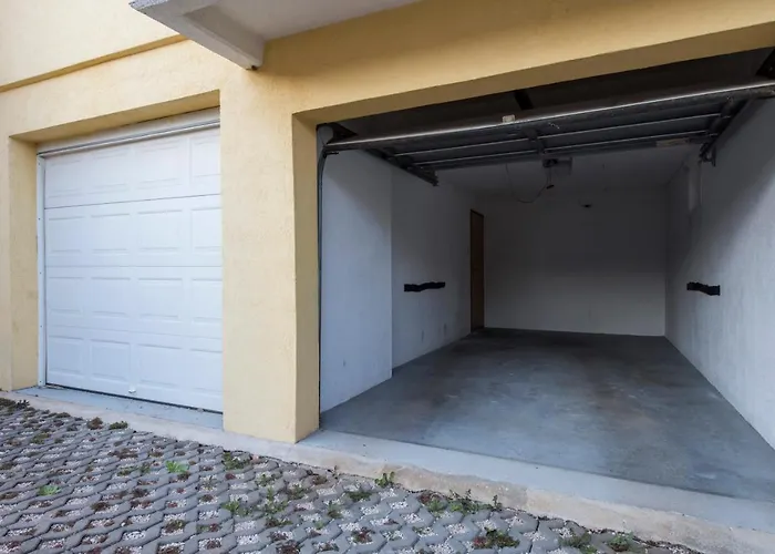 Beneta With Garage Zára