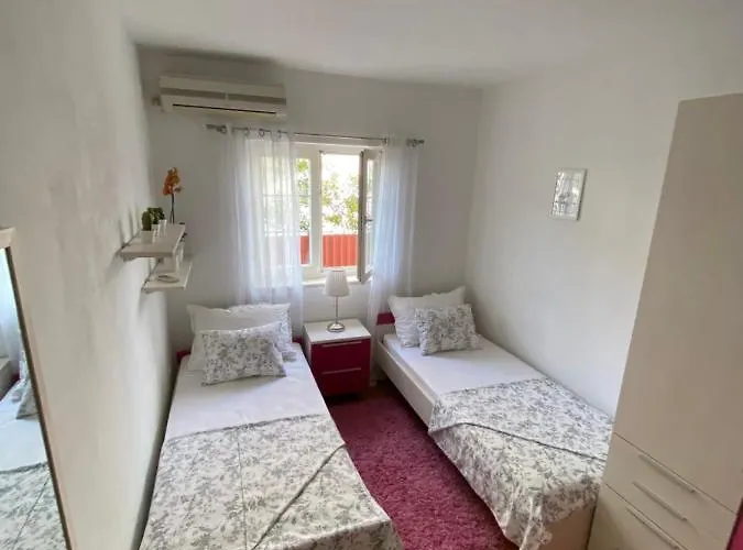 Beneta With Garage *